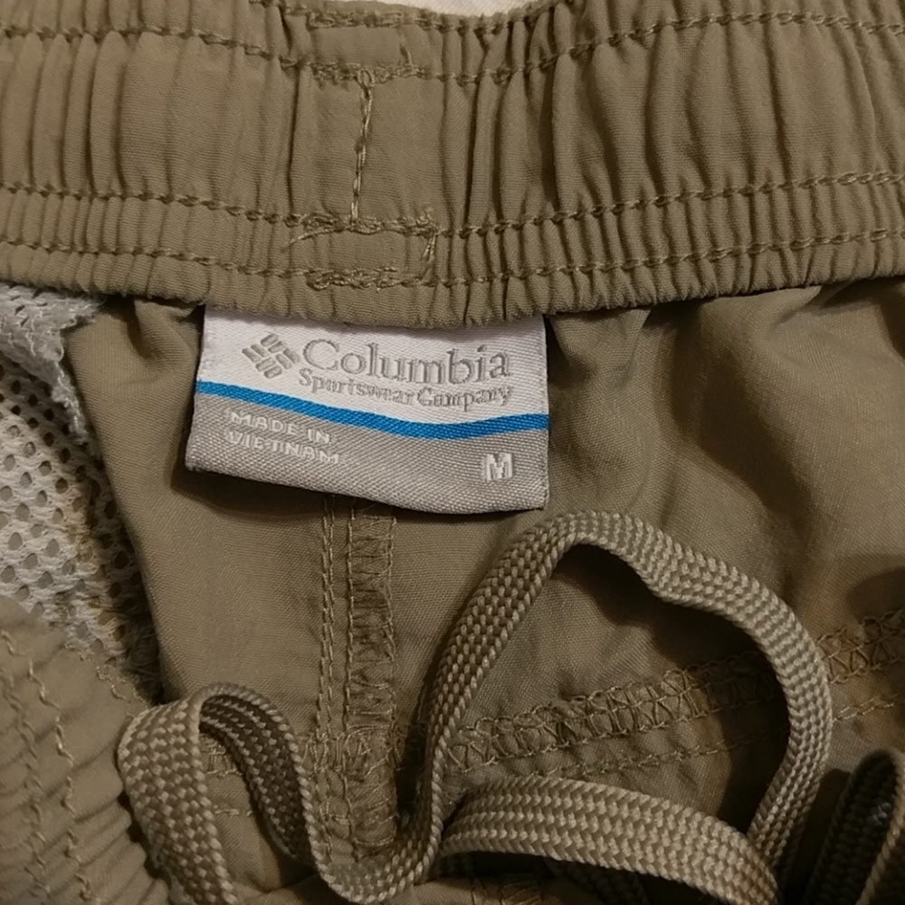 Columbia khaki shorts waterproof size medium